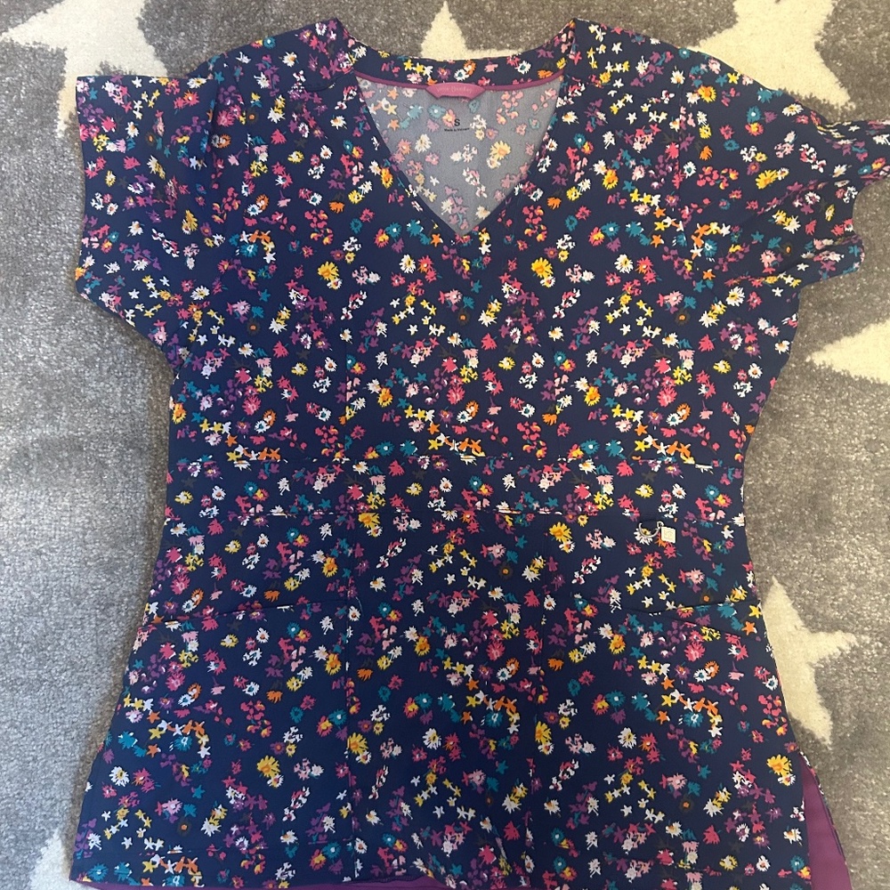 Vera Bradley floral scrub top